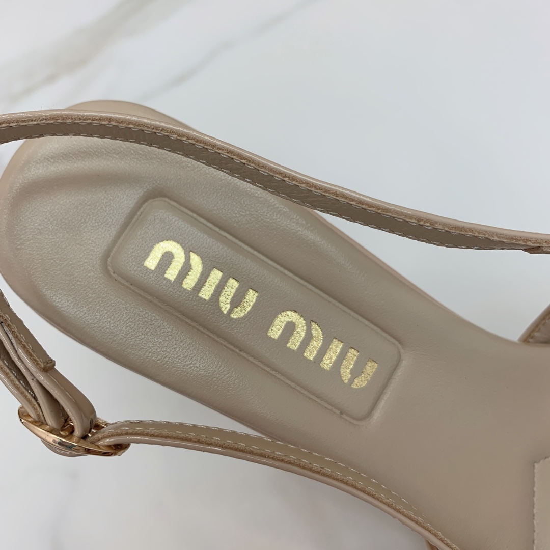 MiuMiu*小猫跟蝴蝶结后空单鞋全新复古上脚尤为惊艳到你的一款闭眼入都是不会后悔搭配还是可咸可甜材质鞋