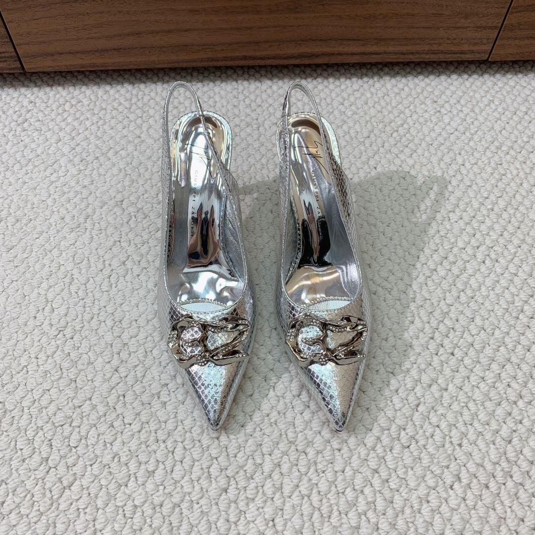 NO:261518,Giuseppe zanotti* diamond buckle hollow sandals. Upper patent leather, sheepskin lining, Italian leather outsole, heel height 8.5cm size 35-42 (40, 41, 42 custom-made, no return or exchange) batch, high heels, sandals, high heels, sheepskin, Leather soles19860909Giuseppe zanotti*钻扣后空凉鞋.鞋面漆皮,羊皮内里,意大利真皮大底,跟高8.5cm 码数35-42（40、41、42定制不退换） 批,高跟鞋,sandals,high heels,sheepskin,Leather soles,Women's Shoes