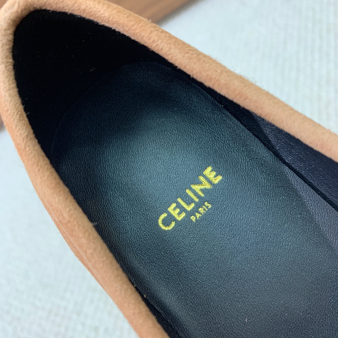 CELINE*复古乐福鞋非常复古风气场十足单品设计风格非常新颖原版一比一定制！面料羊京和定制材料羊皮内里