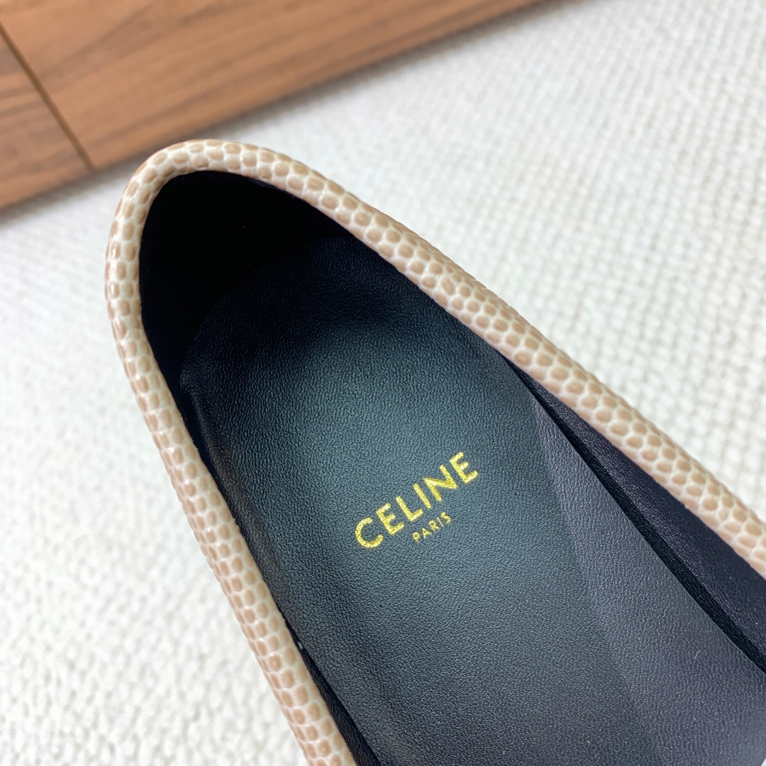 CELINE*复古乐福鞋非常复古风气场十足单品设计风格非常新颖原版一比一定制！面料羊京和定制材料羊皮内里