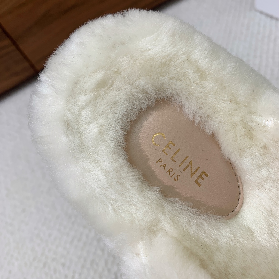 🔸CELI*E🔸羊毛拖鞋。毛茸茸的羊毛是选用欧洲进口A级羊毛，我们做到与原版一致满鞋全部采用纯羊毛，一点