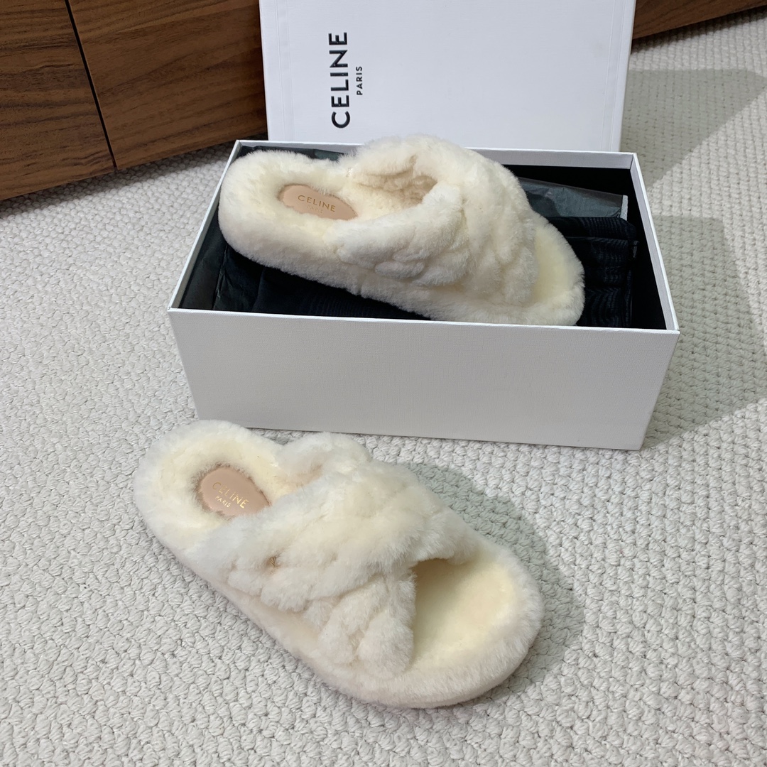 🔸CELI*E🔸羊毛拖鞋。毛茸茸的羊毛是选用欧洲进口A级羊毛，我们做到与原版一致满鞋全部采用纯羊毛，一点