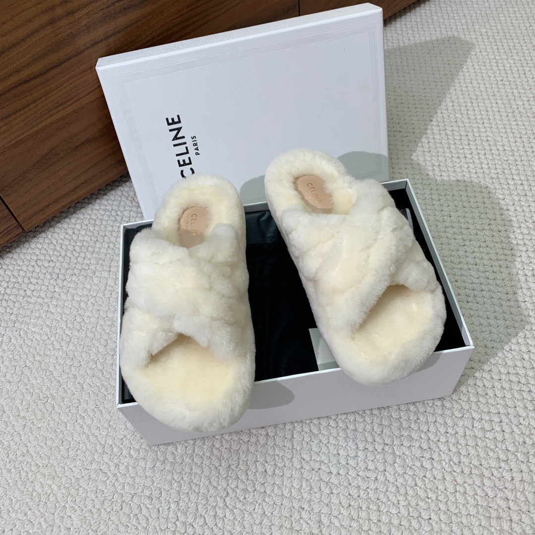 🔸CELI*E🔸羊毛拖鞋。毛茸茸的羊毛是选用欧洲进口A级羊毛，我们做到与原版一致满鞋全部采用纯羊毛，一点
