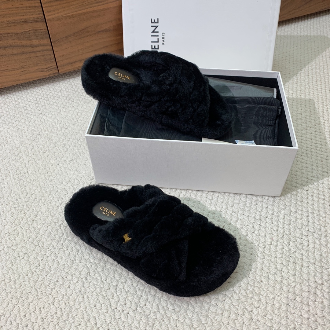 🔸CELI*E🔸羊毛拖鞋。毛茸茸的羊毛是选用欧洲进口A级羊毛，我们做到与原版一致满鞋全部采用纯羊毛，一点