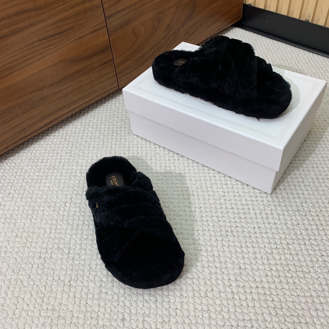 🔸CELI*E🔸羊毛拖鞋。毛茸茸的羊毛是选用欧洲进口A级羊毛，我们做到与原版一致满鞋全部采用纯羊毛，一点