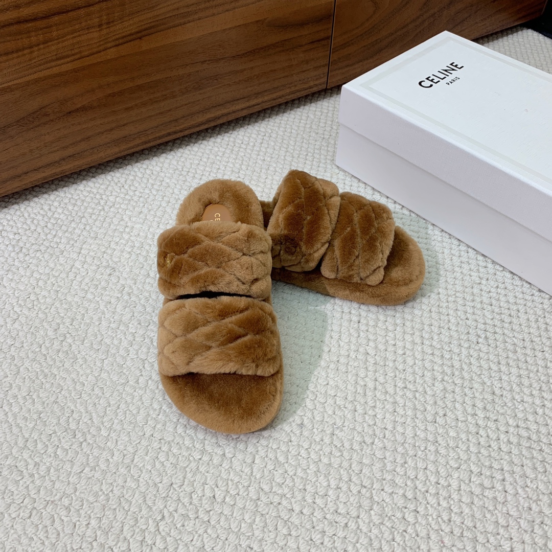 🔸CELI*E🔸羊毛拖鞋。毛茸茸的羊毛是选用欧洲进口A级羊毛，我们做到与原版一致满鞋全部采用纯羊毛，一点