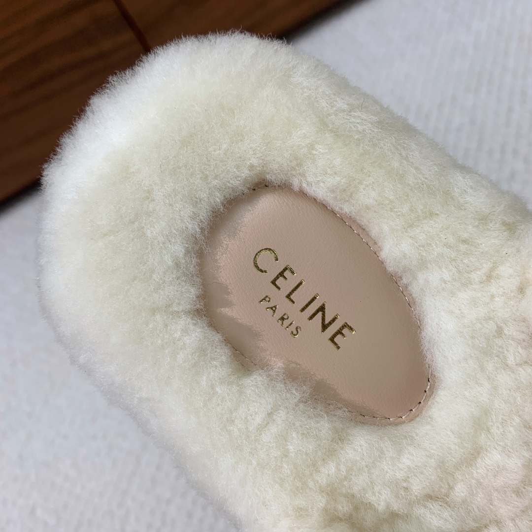 🔸CELI*E🔸羊毛拖鞋。毛茸茸的羊毛是选用欧洲进口A级羊毛，我们做到与原版一致满鞋全部采用纯羊毛，一点