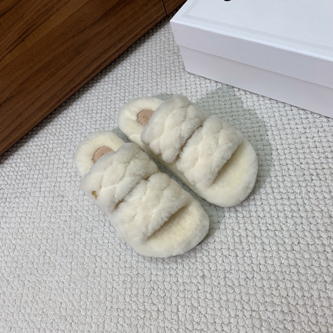 🔸CELI*E🔸羊毛拖鞋。毛茸茸的羊毛是选用欧洲进口A级羊毛，我们做到与原版一致满鞋全部采用纯羊毛，一点