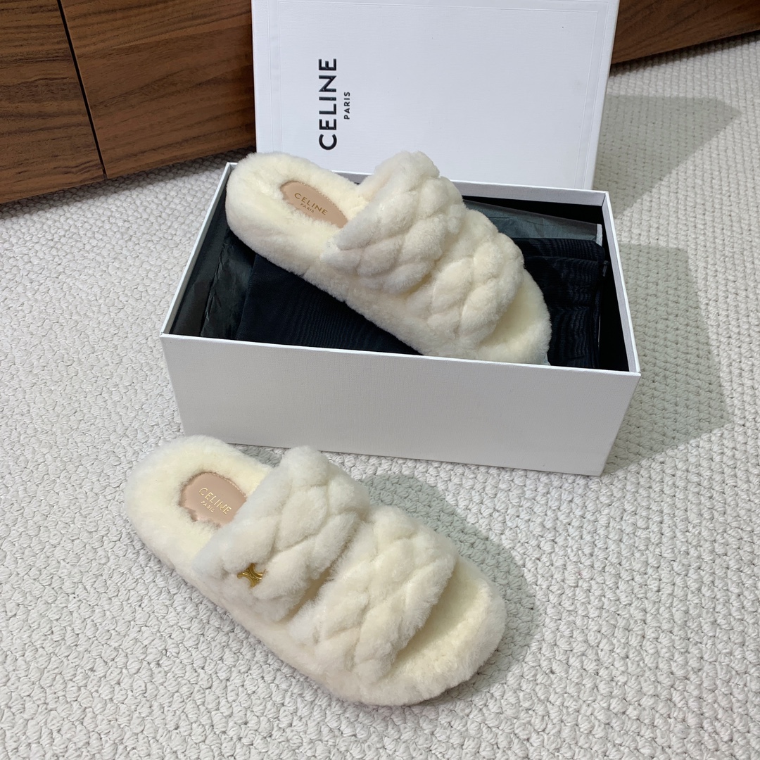 🔸CELI*E🔸羊毛拖鞋。毛茸茸的羊毛是选用欧洲进口A级羊毛，我们做到与原版一致满鞋全部采用纯羊毛，一点