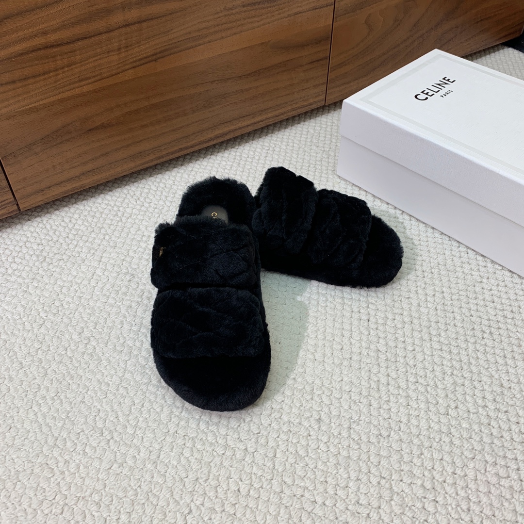 🔸CELI*E🔸羊毛拖鞋。毛茸茸的羊毛是选用欧洲进口A级羊毛，我们做到与原版一致满鞋全部采用纯羊毛，一点