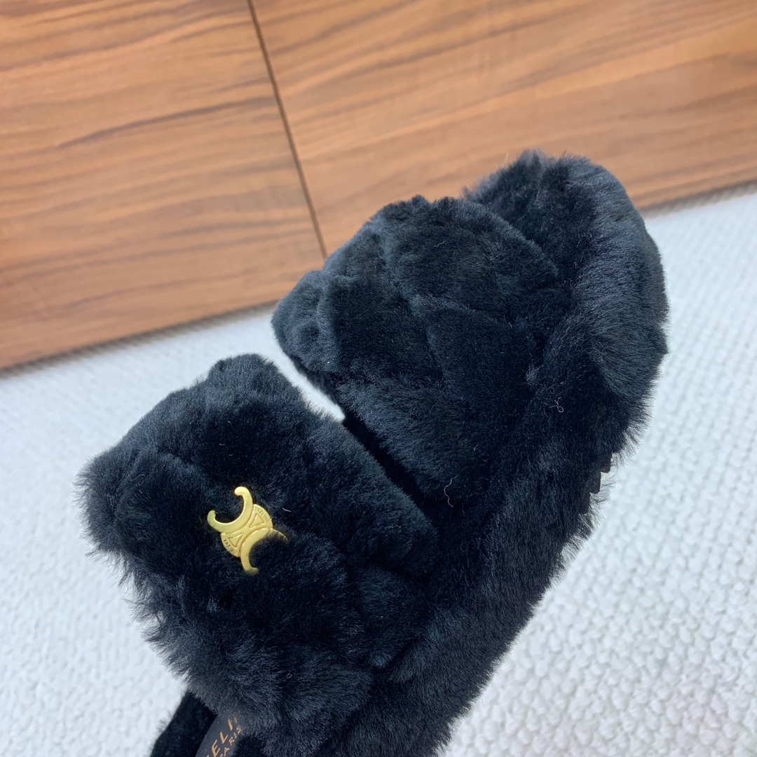 🔸CELI*E🔸羊毛拖鞋。毛茸茸的羊毛是选用欧洲进口A级羊毛，我们做到与原版一致满鞋全部采用纯羊毛，一点
