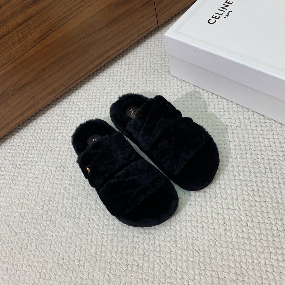 🔸CELI*E🔸羊毛拖鞋。毛茸茸的羊毛是选用欧洲进口A级羊毛，我们做到与原版一致满鞋全部采用纯羊毛，一点