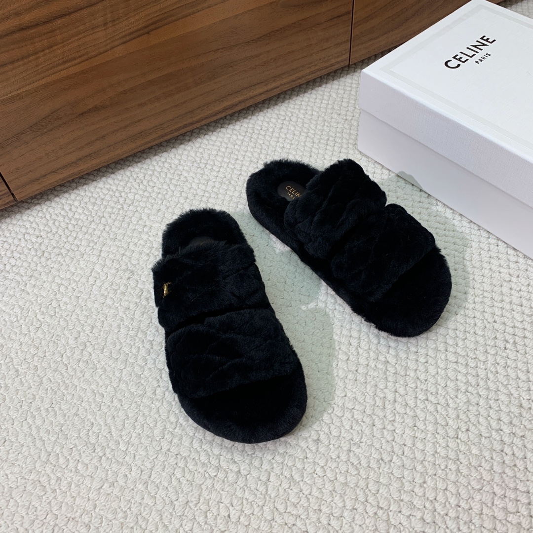 🔸CELI*E🔸羊毛拖鞋。毛茸茸的羊毛是选用欧洲进口A级羊毛，我们做到与原版一致满鞋全部采用纯羊毛，一点