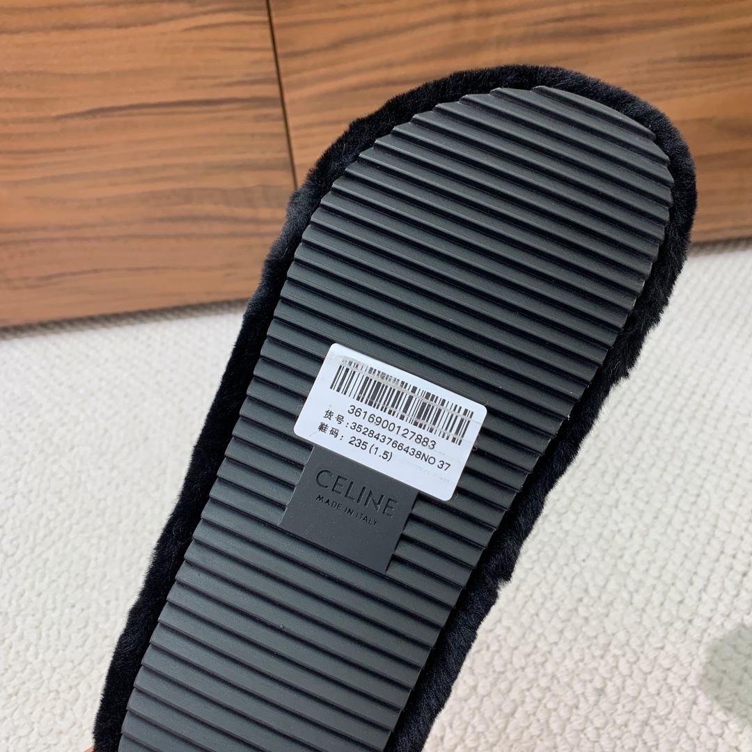 🔸CELI*E🔸羊毛拖鞋。毛茸茸的羊毛是选用欧洲进口A级羊毛，我们做到与原版一致满鞋全部采用纯羊毛，一点