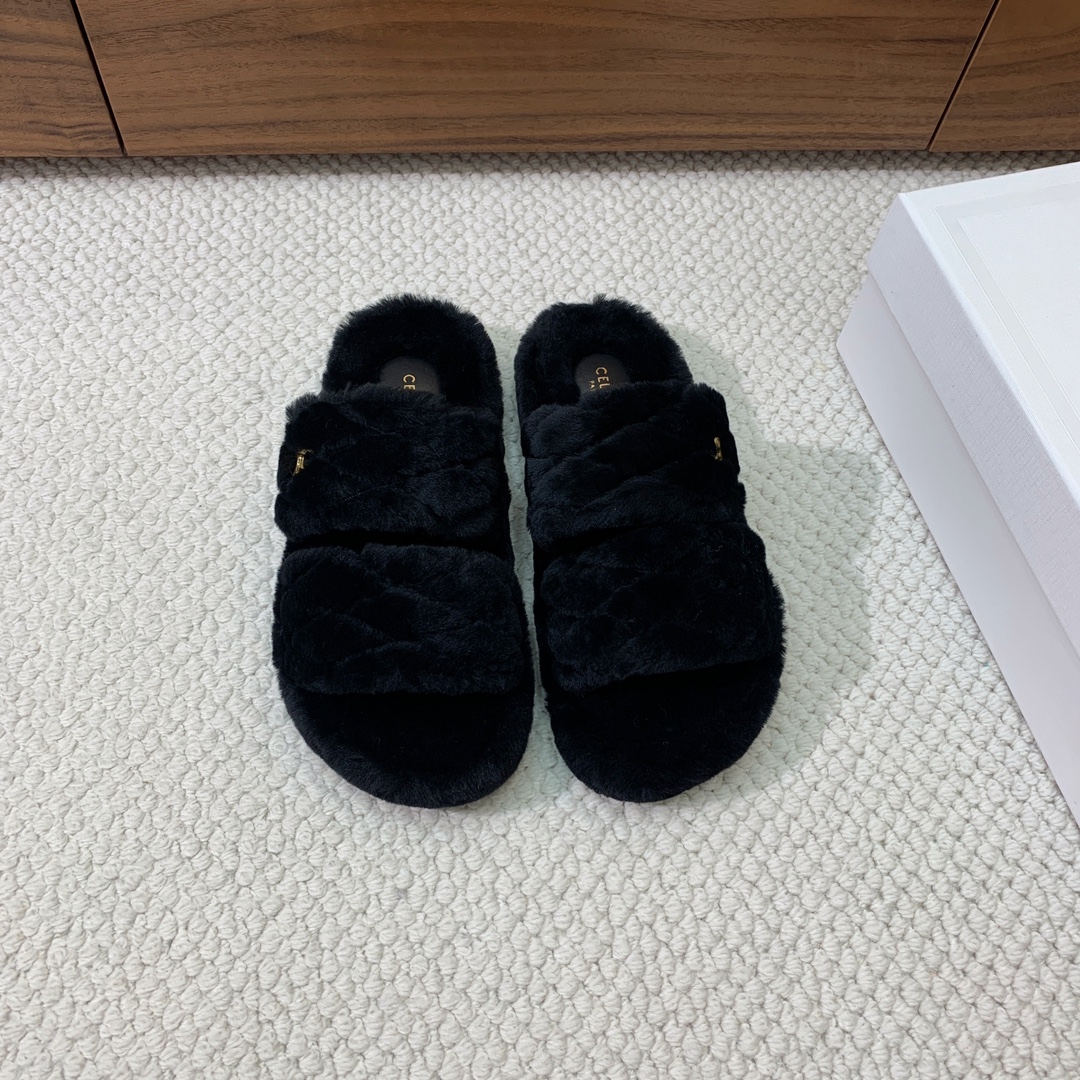 🔸CELI*E🔸羊毛拖鞋。毛茸茸的羊毛是选用欧洲进口A级羊毛，我们做到与原版一致满鞋全部采用纯羊毛，一点