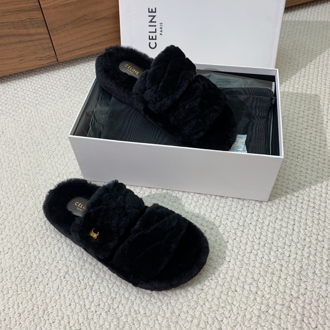 🔸CELI*E🔸羊毛拖鞋。毛茸茸的羊毛是选用欧洲进口A级羊毛，我们做到与原版一致满鞋全部采用纯羊毛，一点