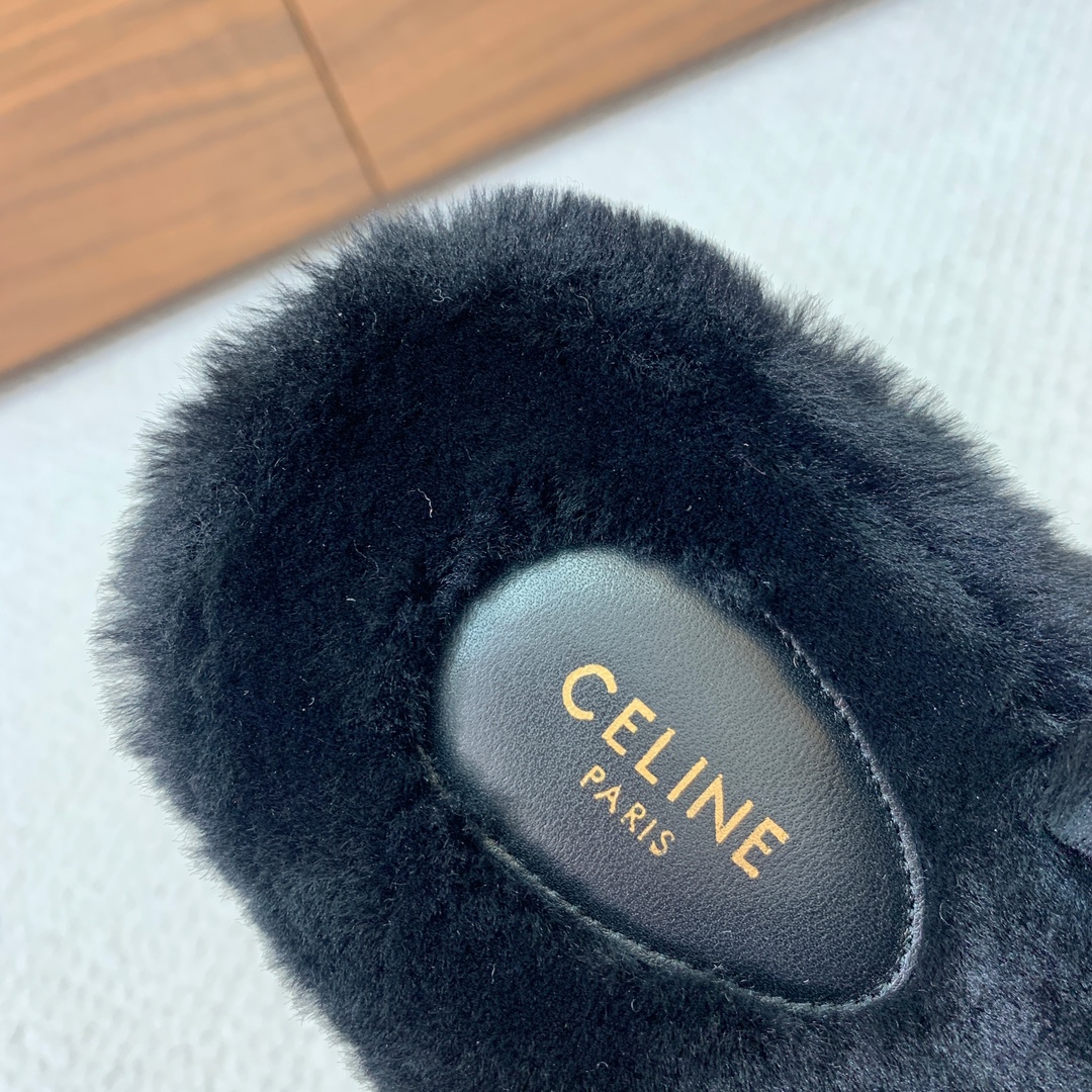 🔸CELI*E🔸羊毛拖鞋。毛茸茸的羊毛是选用欧洲进口A级羊毛，我们做到与原版一致满鞋全部采用纯羊毛，一点
