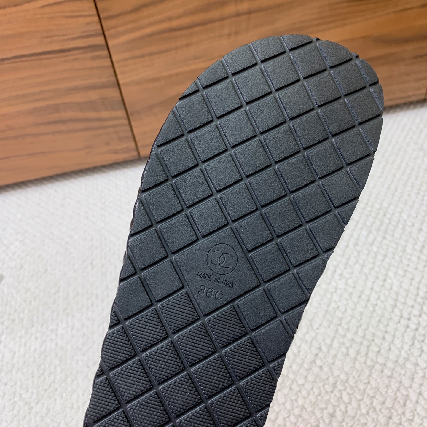 🔸Chan*l🔸蝴蝶结拖鞋。浓浓的中古典雅气息。鞋面定制进口小羊皮，原版大底。码数：35-41（40、4