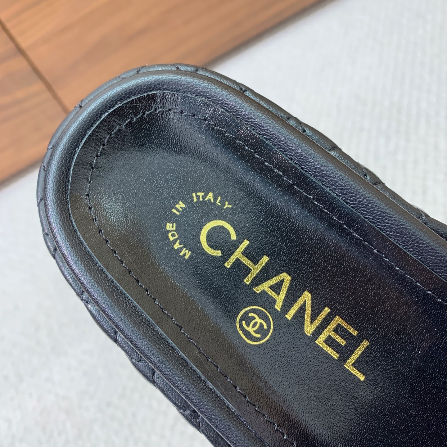 🔸Chan*l🔸蝴蝶结拖鞋。浓浓的中古典雅气息。鞋面定制进口小羊皮，原版大底。码数：35-41（40、4