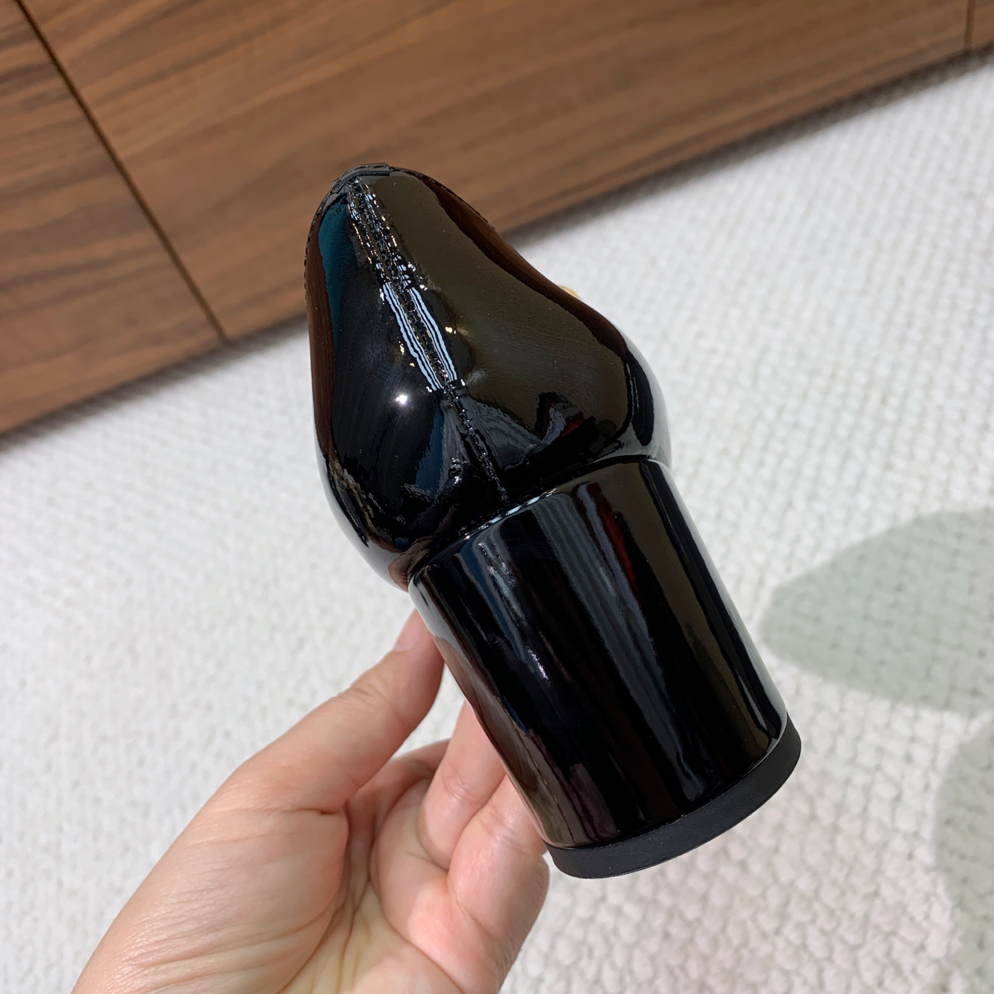 🔸Chan*l🔸织布蝴蝶结单鞋。超多网红博主穿搭，绝对是凹造型神器。鞋面漆皮，羊皮垫脚，真皮大底。跟高6