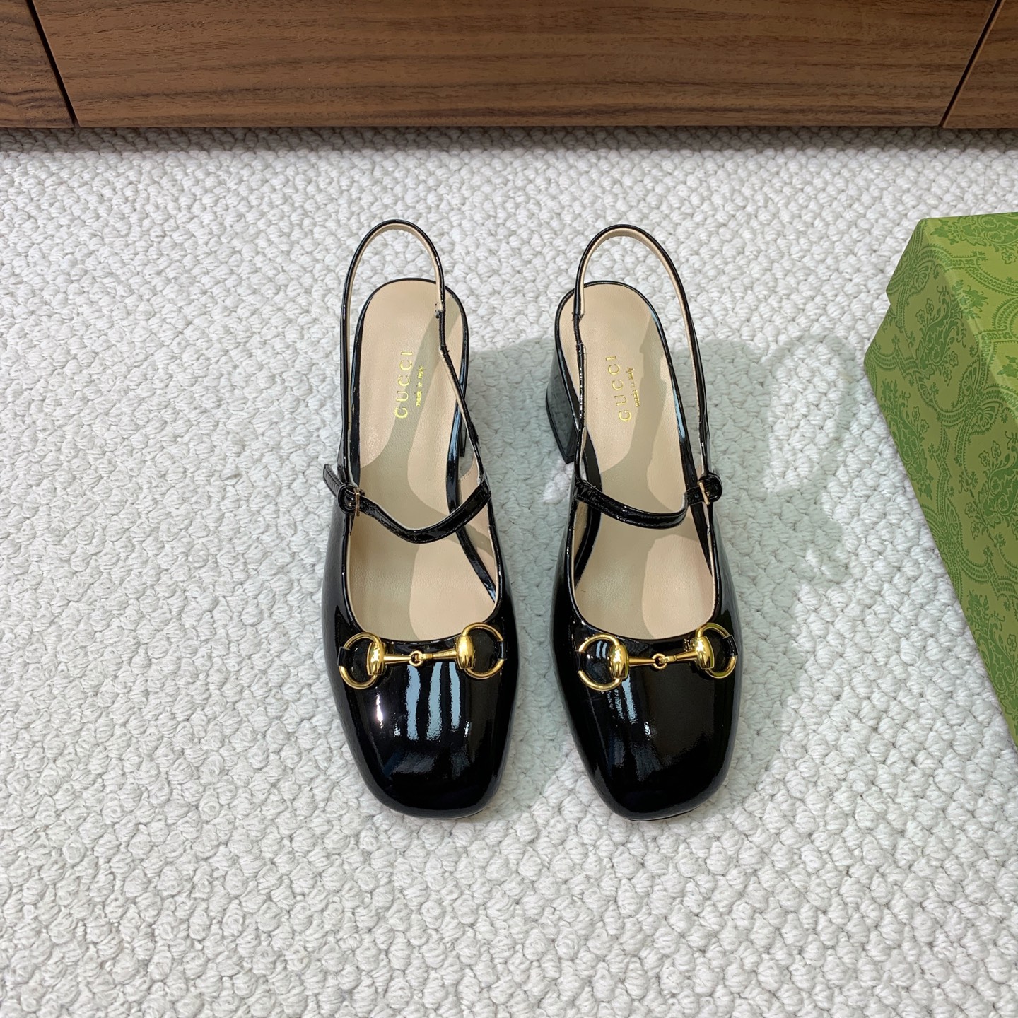 NO:388546,Gu*ci rear thick heel single shoes. Carefully modified shoe last, upper patent leather, sheepskin lining and footrest, genuine leather outsole. Heel height 5.5cm Size 35-42 (40, 41, 42 custom-made, non-return and exchange) batch, high heels, sandals, high heels, sheepskin, Leather soles19860909Gu*ci后空粗跟单鞋.精心调制的鞋楦,鞋面漆皮,羊皮内里和垫脚,真皮大底.跟高5.5cm 码数35-42（40、41、42定制不退换） 批,高跟鞋凉鞋,sandals,high heels,sheepskin,Leather soles,Women's Shoes