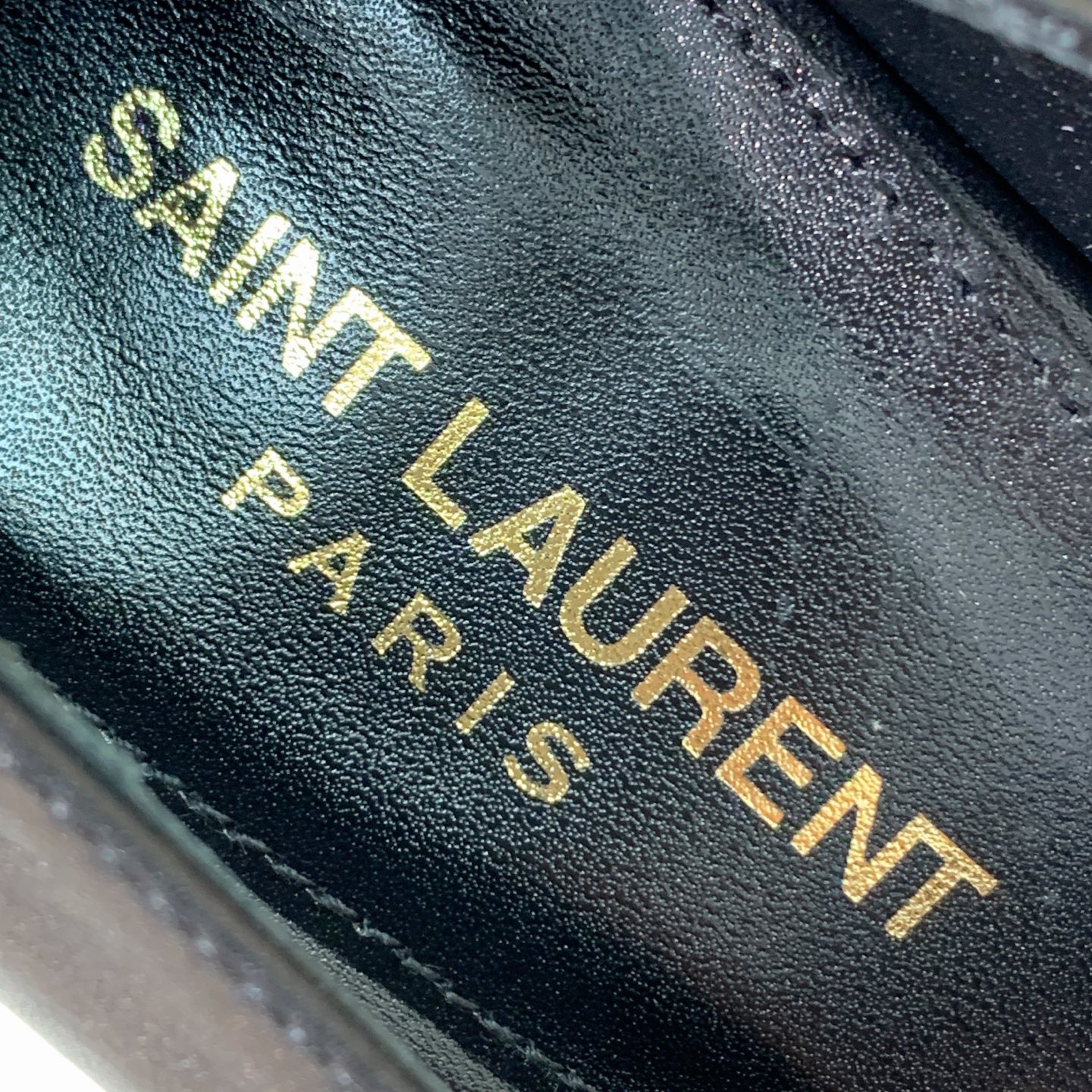 🔸SAINT LAUREN*🔸大热全新金色方头高跟单鞋。经典Cassander复古LOGO搭配野性自由高