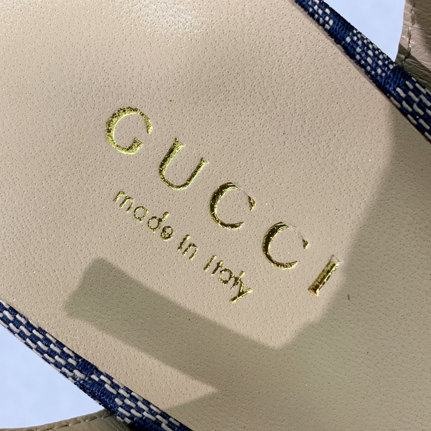 🔸Gu*ci🔸经典凉鞋。鞋面羊皮、定制GG材料。羊皮内里及垫脚。真皮大底。6.5cm和9.5cm2⃣️种
