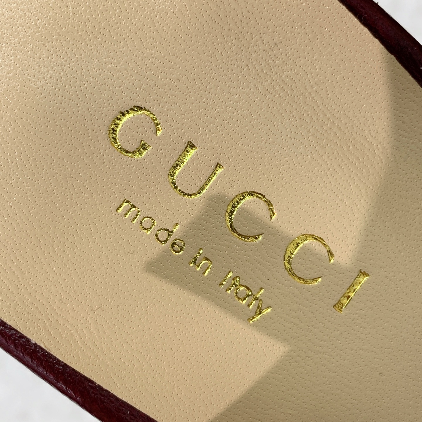 🔸Gu*ci🔸经典凉鞋。鞋面羊皮、定制GG材料。羊皮内里及垫脚。真皮大底。6.5cm和9.5cm2⃣️种
