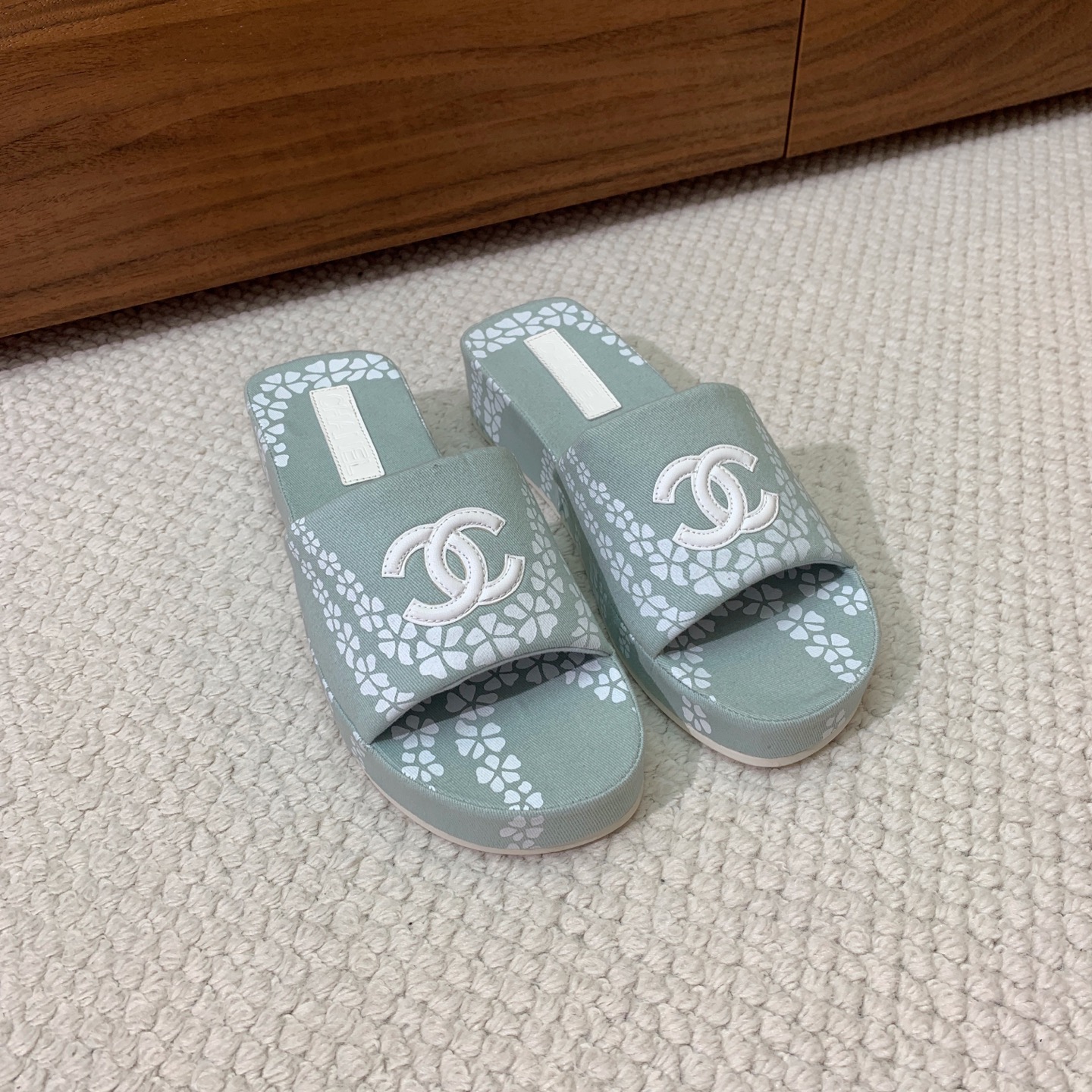 🔸Chan*l🔸厚底印花拖鞋。棉布印花/原版底跟高约4.5cm码数：35-41（40、41定制不退换）