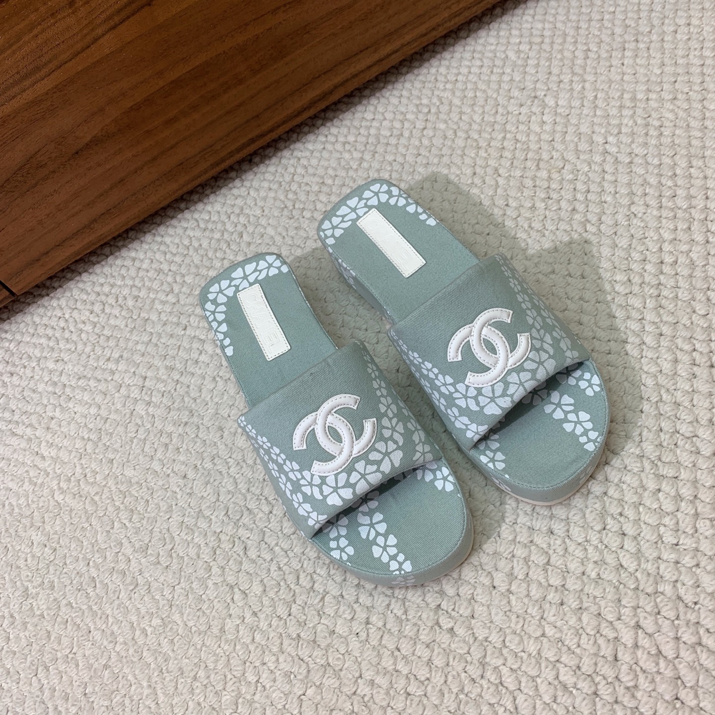 🔸Chan*l🔸厚底印花拖鞋。棉布印花/原版底跟高约4.5cm码数：35-41（40、41定制不退换）