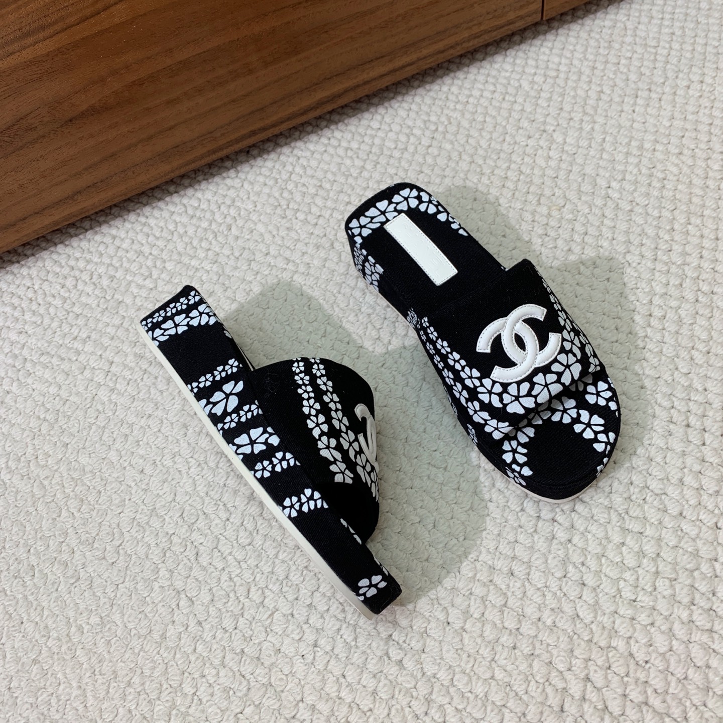 🔸Chan*l🔸厚底印花拖鞋。棉布印花/原版底跟高约4.5cm码数：35-41（40、41定制不退换）