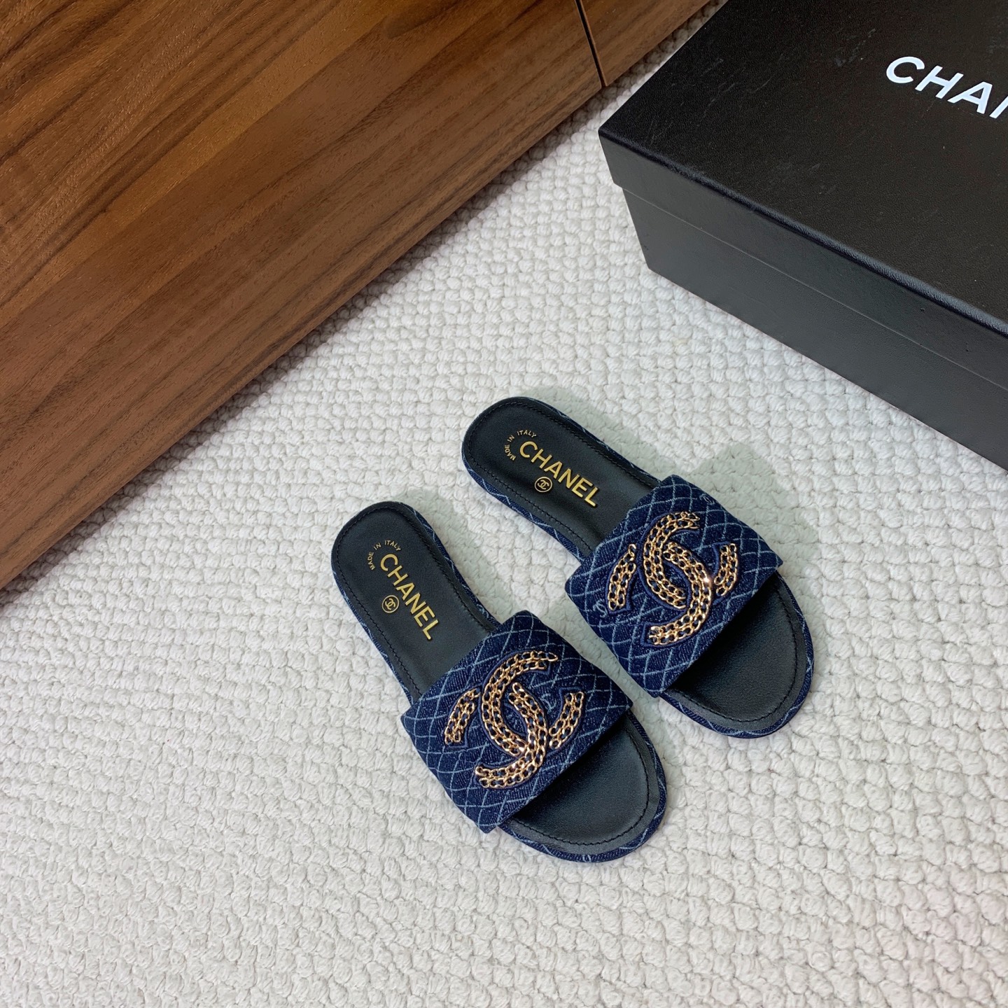🔸Chan*l🔸双C链条平底拖鞋。定制面料、羊皮。羊皮垫脚。真皮大底。码数：35-41（40、41定制不