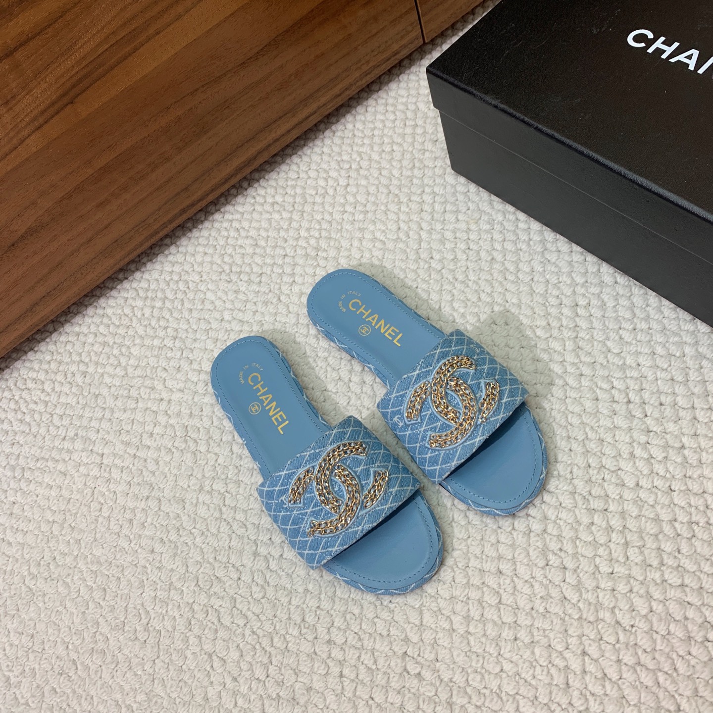 🔸Chan*l🔸双C链条平底拖鞋。定制面料、羊皮。羊皮垫脚。真皮大底。码数：35-41（40、41定制不