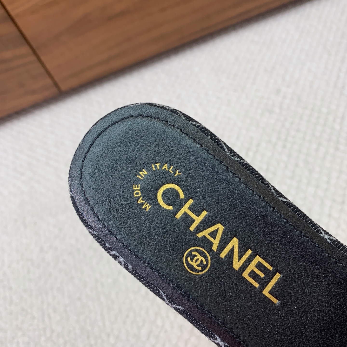 🔸Chan*l🔸双C链条平底拖鞋。定制面料、羊皮。羊皮垫脚。真皮大底。码数：35-41（40、41定制不
