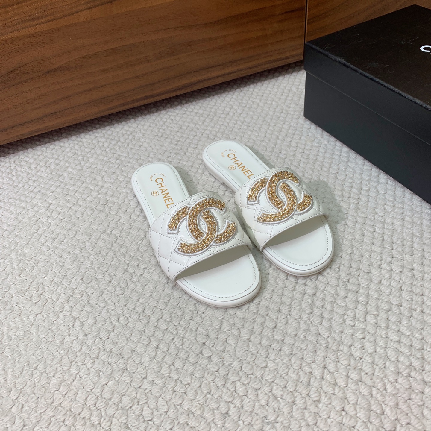 🔸Chan*l🔸双C链条平底拖鞋。定制面料、羊皮。羊皮垫脚。真皮大底。码数：35-41（40、41定制不