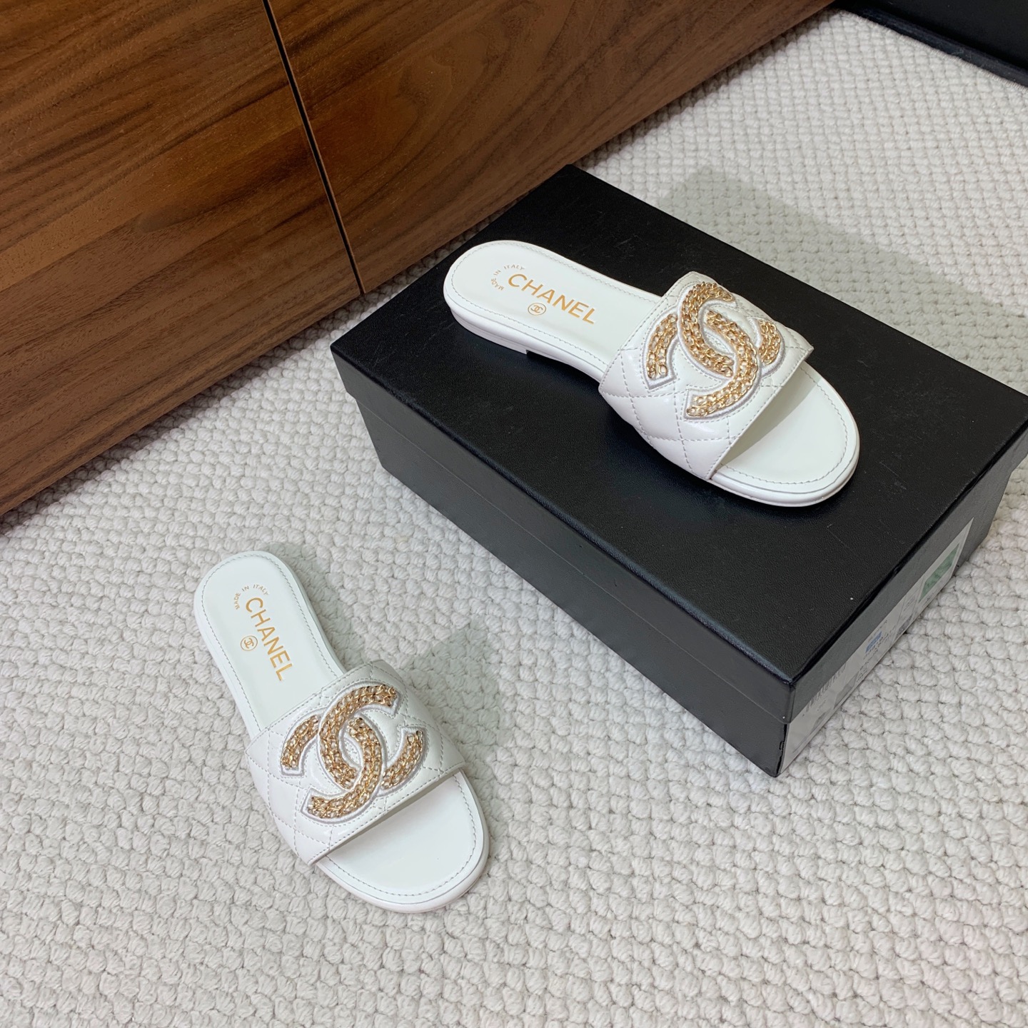 🔸Chan*l🔸双C链条平底拖鞋。定制面料、羊皮。羊皮垫脚。真皮大底。码数：35-41（40、41定制不