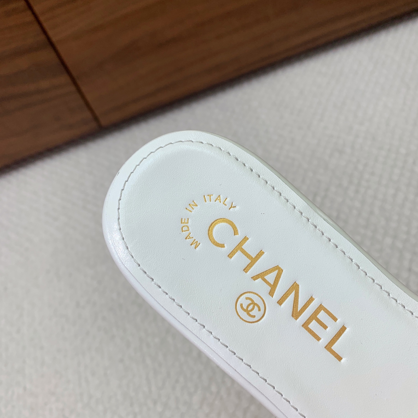 🔸Chan*l🔸双C链条平底拖鞋。定制面料、羊皮。羊皮垫脚。真皮大底。码数：35-41（40、41定制不