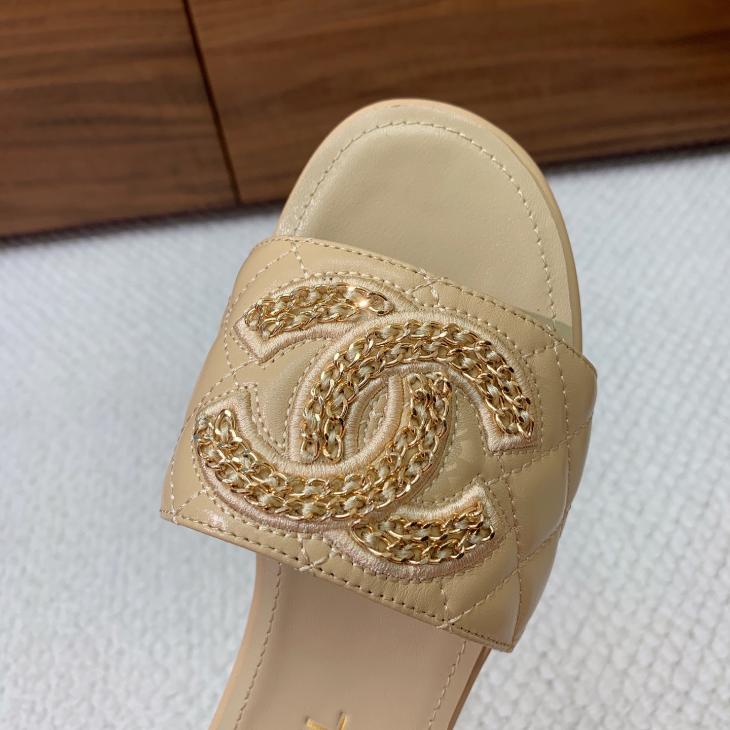 🔸Chan*l🔸双C链条平底拖鞋。定制面料、羊皮。羊皮垫脚。真皮大底。码数：35-41（40、41定制不