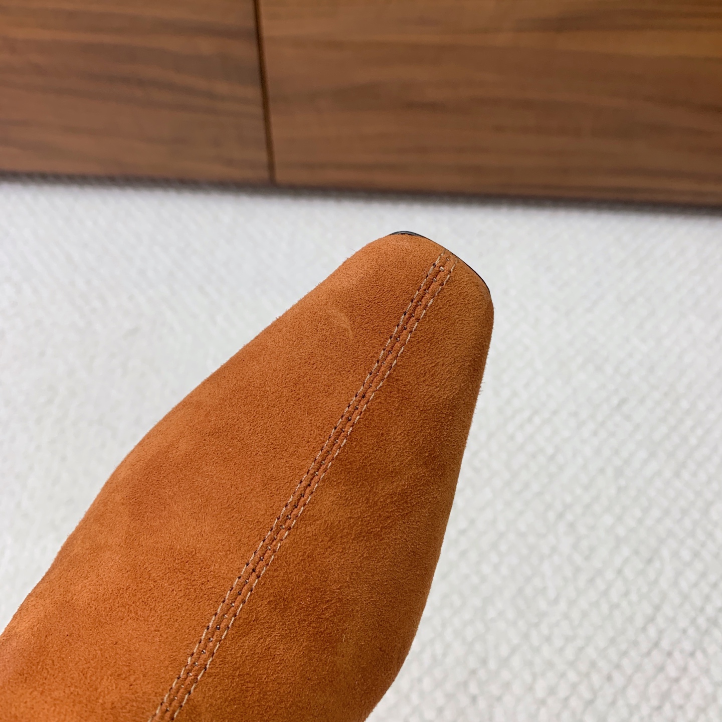 【Sain* Laure*】高跟短靴。上脚舒适，简约百搭，显腿瘦又女神范十足。材质：鞋面牛皮和羊京。羊皮