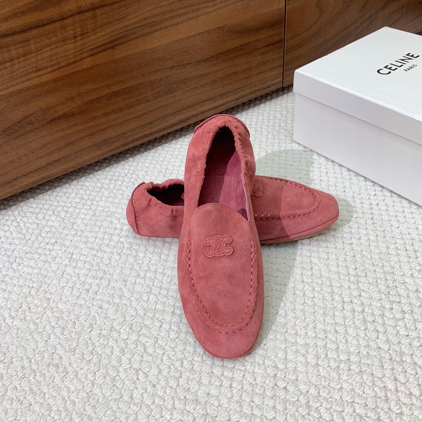 🔸CELI*E🔸乐福鞋。设计风格非常新颖、原版一比一定制！面料羊京、牛皮。原版大底。码数：35-41（4