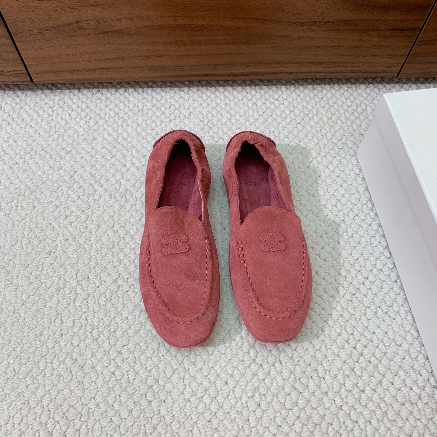 🔸CELI*E🔸乐福鞋。设计风格非常新颖、原版一比一定制！面料羊京、牛皮。原版大底。码数：35-41（4