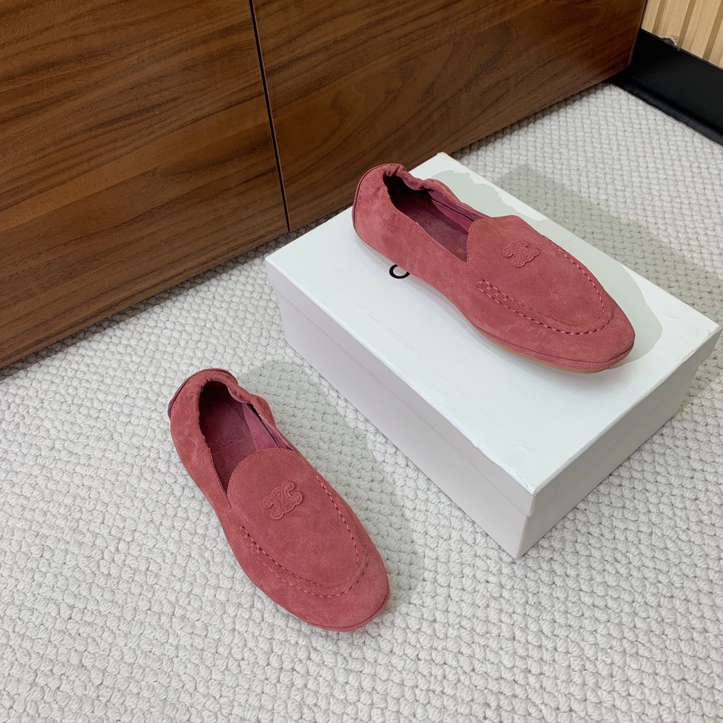 🔸CELI*E🔸乐福鞋。设计风格非常新颖、原版一比一定制！面料羊京、牛皮。原版大底。码数：35-41（4