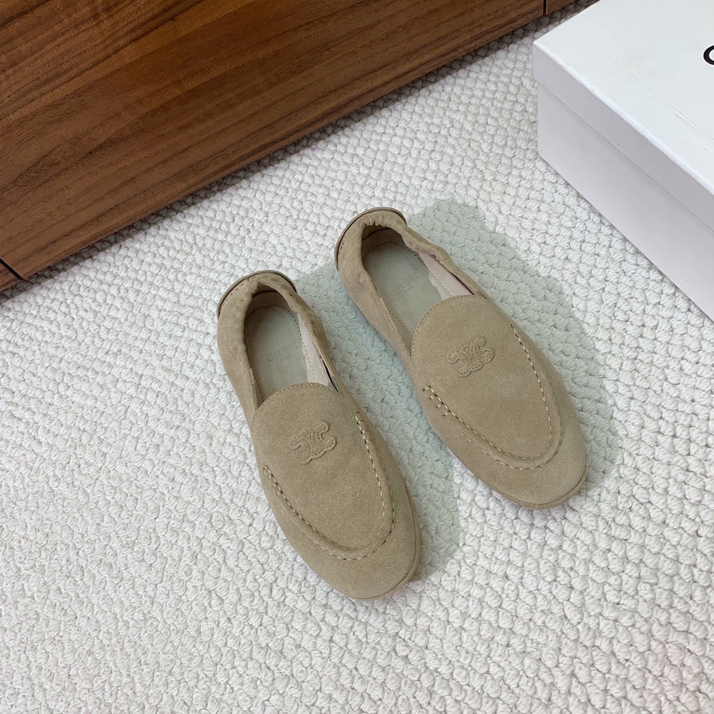 🔸CELI*E🔸乐福鞋。设计风格非常新颖、原版一比一定制！面料羊京、牛皮。原版大底。码数：35-41（4