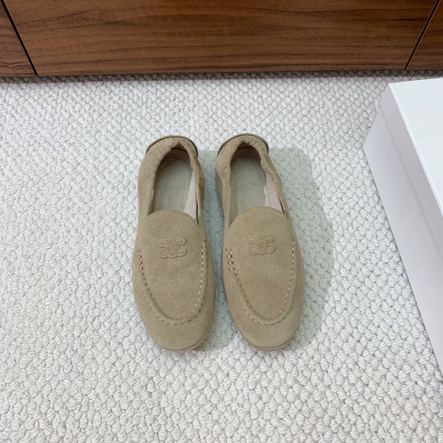 🔸CELI*E🔸乐福鞋。设计风格非常新颖、原版一比一定制！面料羊京、牛皮。原版大底。码数：35-41（4