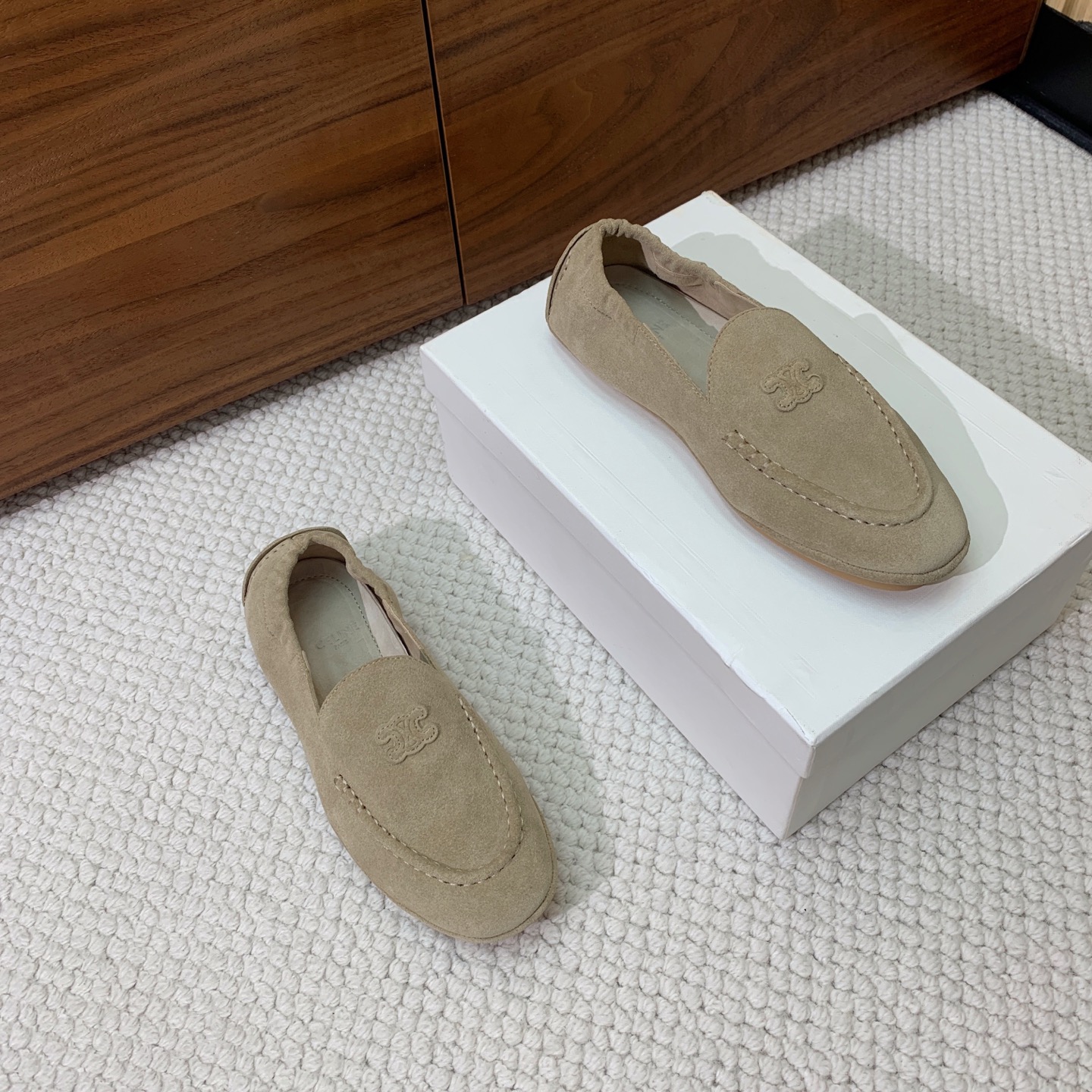 🔸CELI*E🔸乐福鞋。设计风格非常新颖、原版一比一定制！面料羊京、牛皮。原版大底。码数：35-41（4