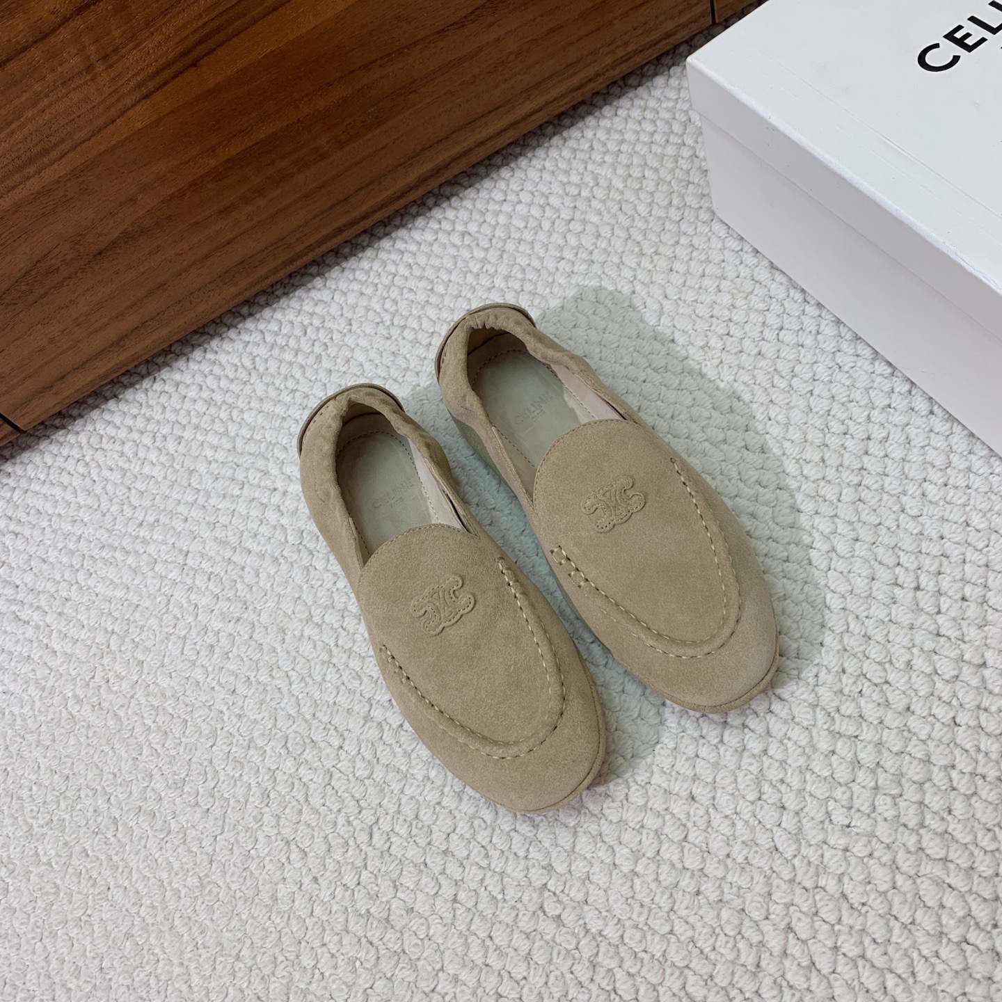 🔸CELI*E🔸乐福鞋。设计风格非常新颖、原版一比一定制！面料羊京、牛皮。原版大底。码数：35-41（4