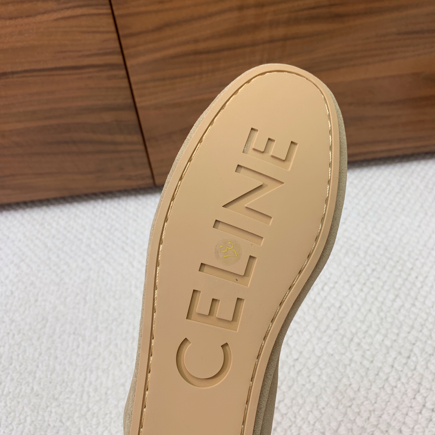 🔸CELI*E🔸乐福鞋。设计风格非常新颖、原版一比一定制！面料羊京、牛皮。原版大底。码数：35-41（4