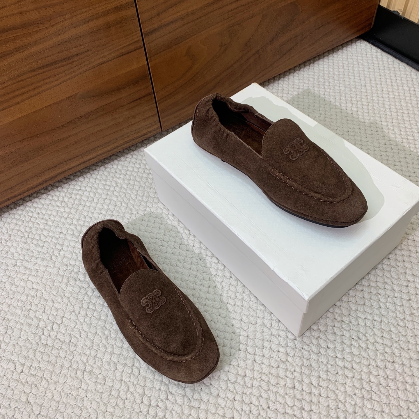 🔸CELI*E🔸乐福鞋。设计风格非常新颖、原版一比一定制！面料羊京、牛皮。原版大底。码数：35-41（4