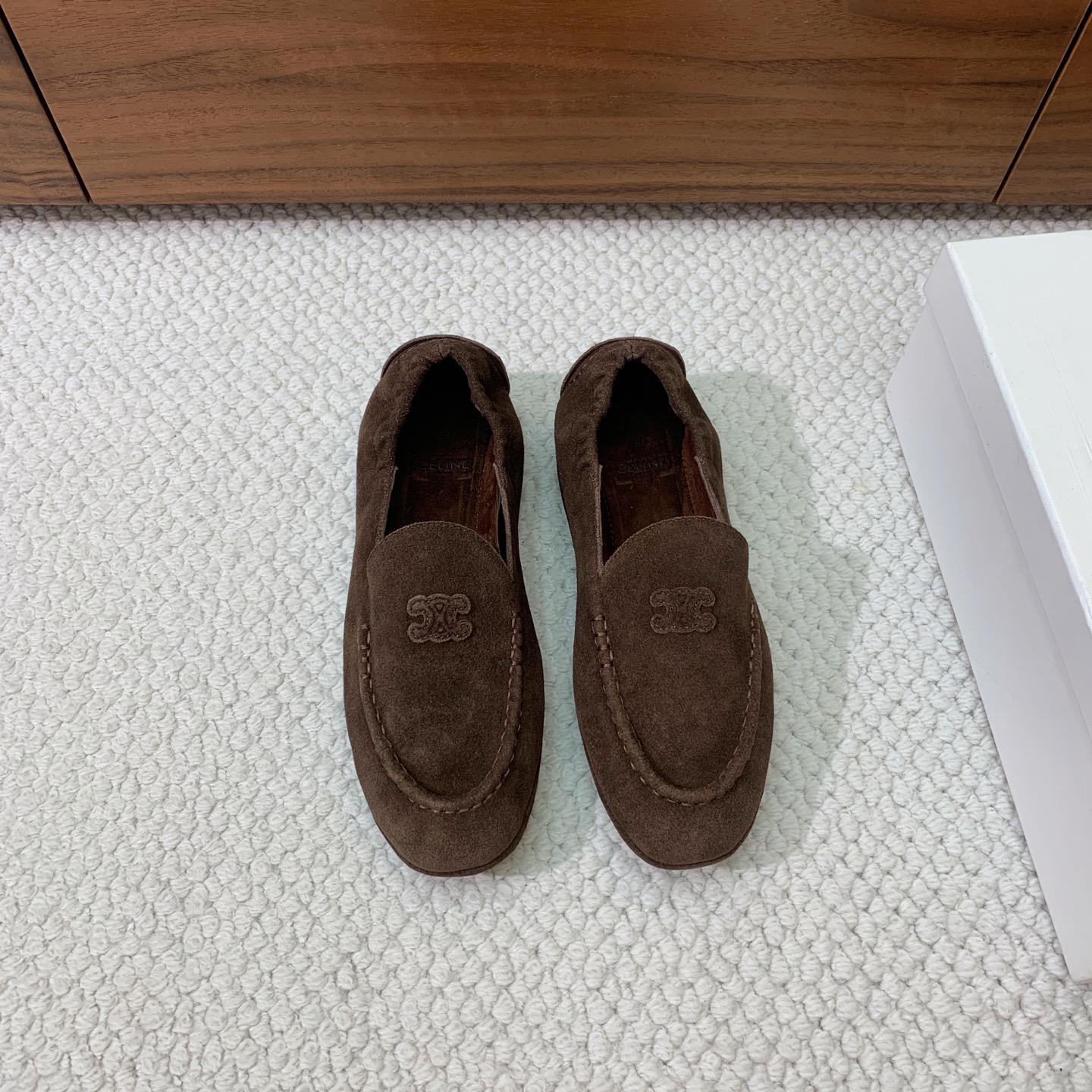 🔸CELI*E🔸乐福鞋。设计风格非常新颖、原版一比一定制！面料羊京、牛皮。原版大底。码数：35-41（4