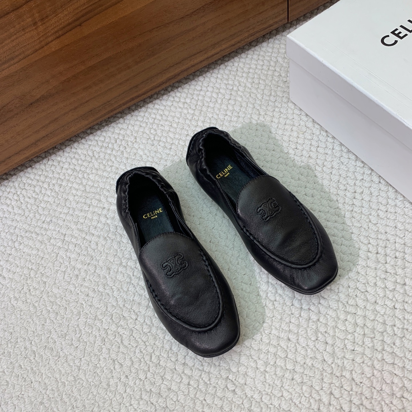 🔸CELI*E🔸乐福鞋。设计风格非常新颖、原版一比一定制！面料羊京、牛皮。原版大底。码数：35-41（4